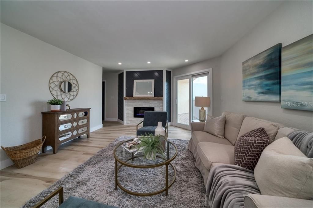 Recently Sold: $679,000 (2 beds, 2 baths, 1010 Square Feet)