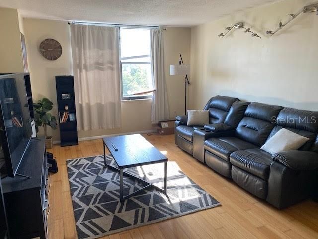 Recently Sold: $116,500 (2 beds, 2 baths, 912 Square Feet)
