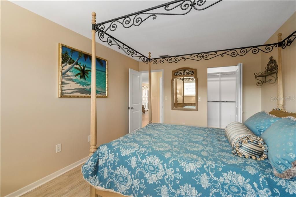 Recently Sold: $225,000 (1 beds, 1 baths, 1060 Square Feet)