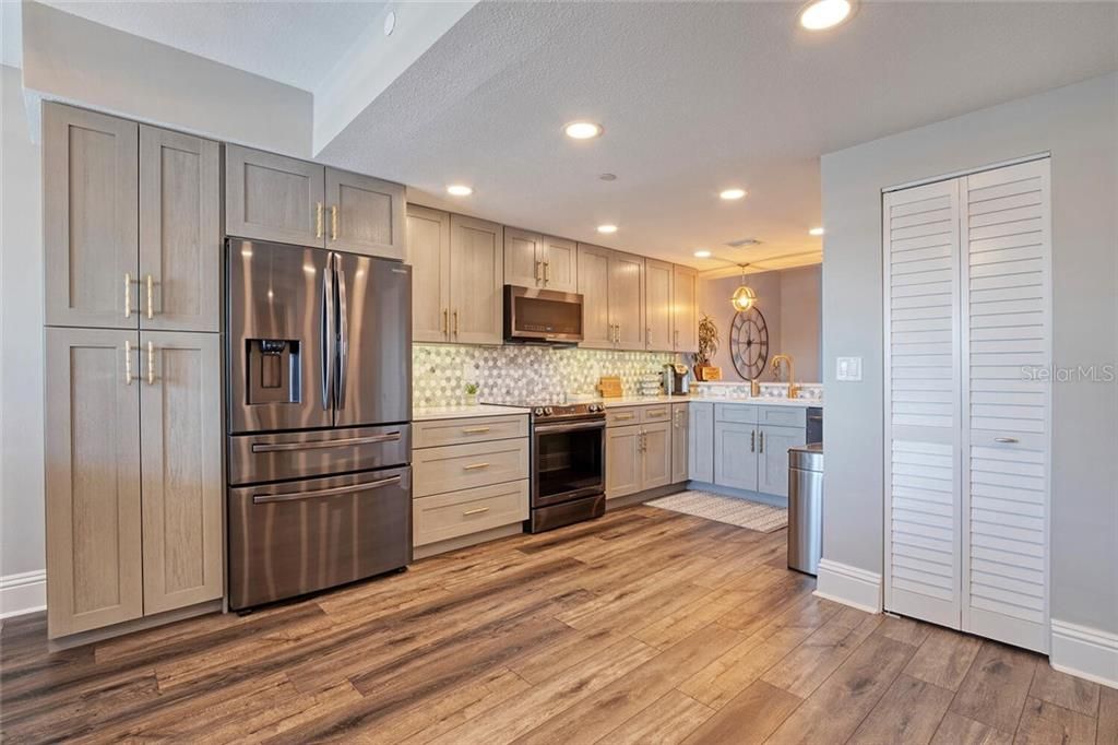 Recently Sold: $789,000 (2 beds, 2 baths, 1390 Square Feet)