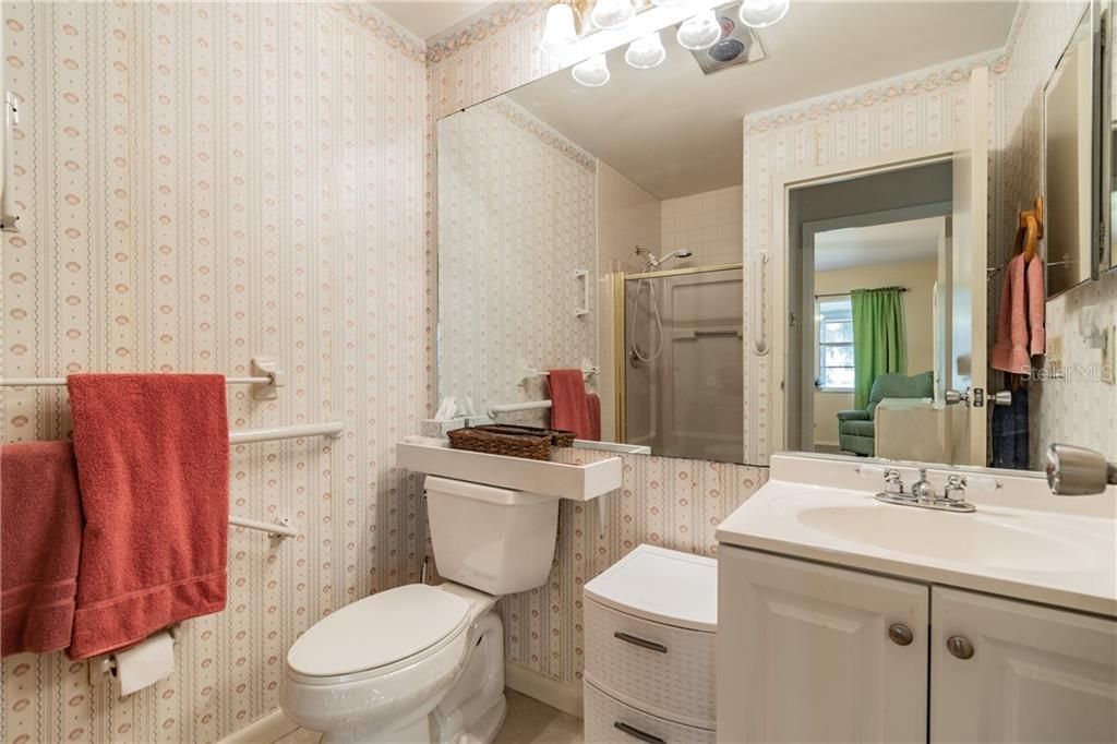 最近售出: $94,900 (2 贝兹, 2 浴室, 960 平方英尺)