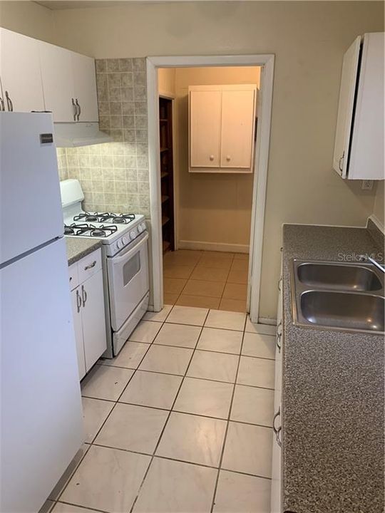 Recently Rented: $1,225 (3 beds, 1 baths, 1049 Square Feet)