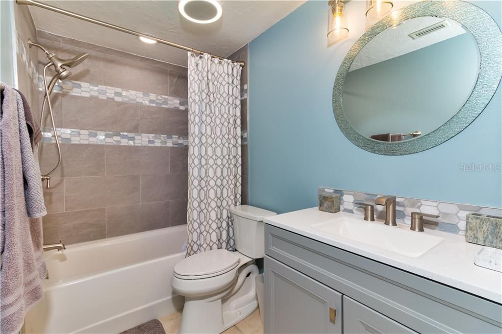 出租: $4,000 (2 贝兹, 2 浴室, 1393 平方英尺)