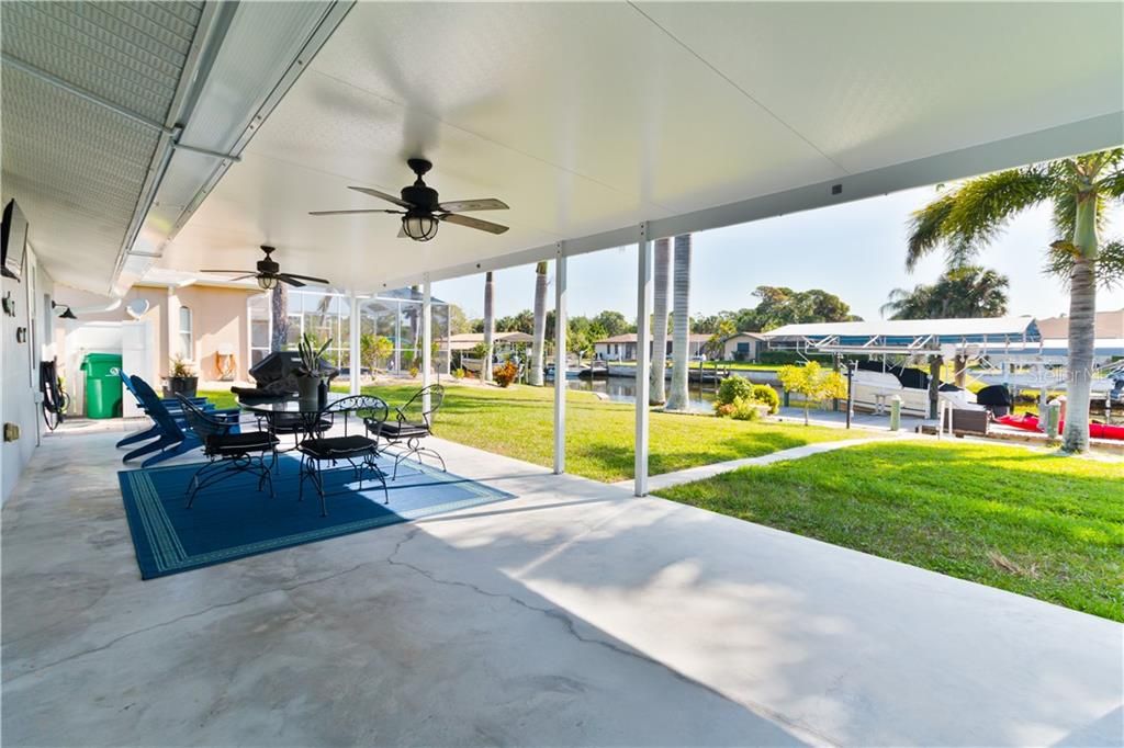 出租: $4,000 (2 贝兹, 2 浴室, 1393 平方英尺)