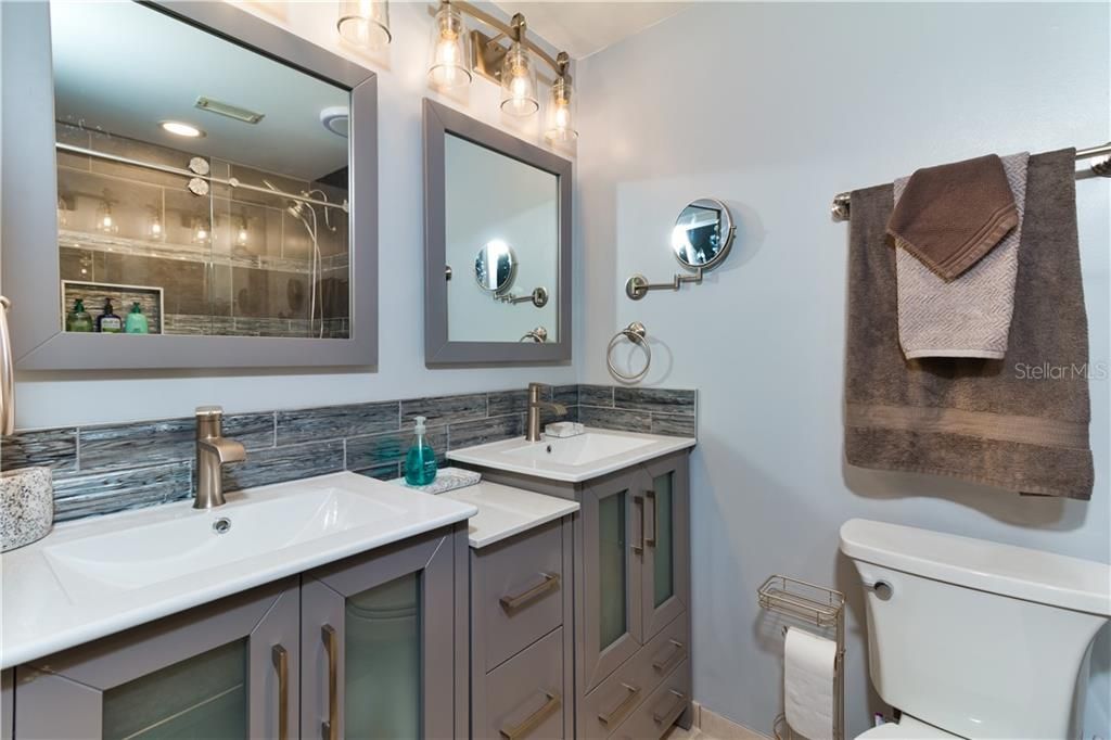 出租: $4,000 (2 贝兹, 2 浴室, 1393 平方英尺)