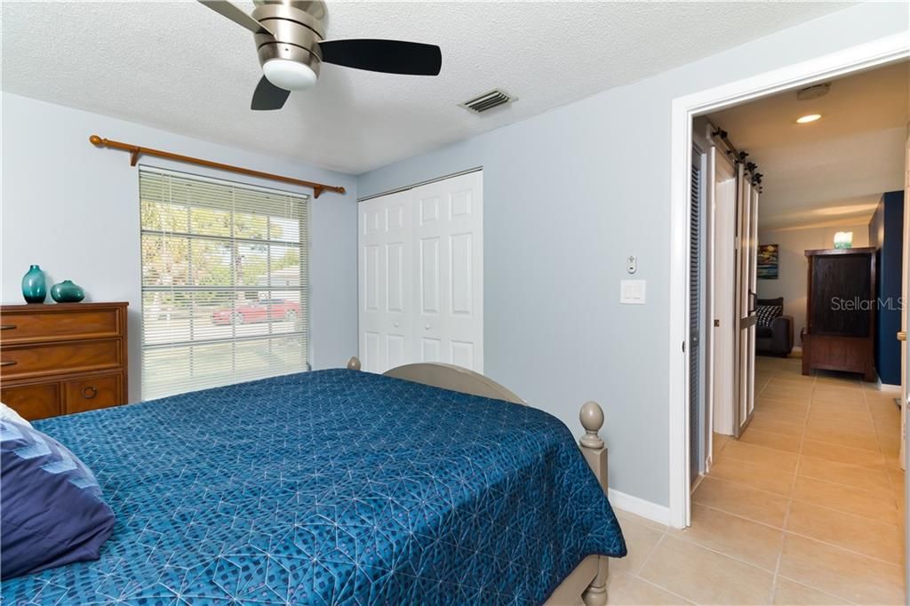 出租: $4,000 (2 贝兹, 2 浴室, 1393 平方英尺)