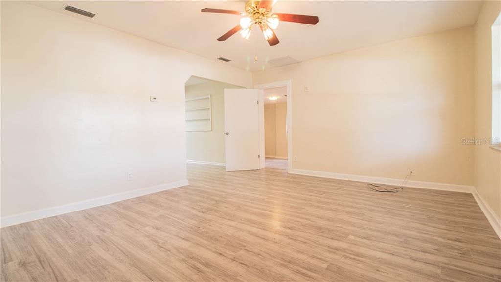 Recently Sold: $155,000 (3 beds, 2 baths, 1384 Square Feet)