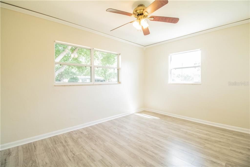 Recently Sold: $155,000 (3 beds, 2 baths, 1384 Square Feet)