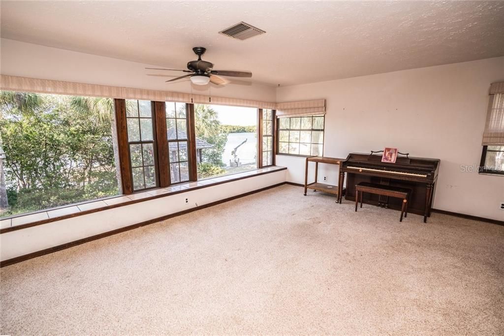 Recently Sold: $499,000 (2 beds, 1 baths, 1278 Square Feet)