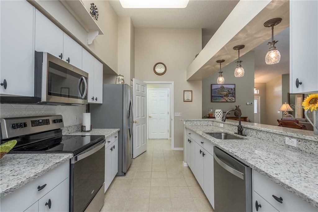Recently Sold: $300,000 (2 beds, 2 baths, 1862 Square Feet)