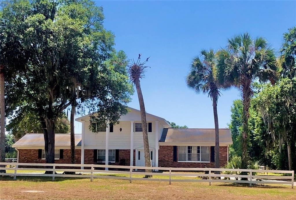 Recently Sold: $420,000 (3 beds, 3 baths, 2357 Square Feet)