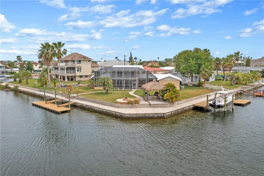Vendido Recientemente: $844,000 (4 camas, 3 baños, 2302 Pies cuadrados)