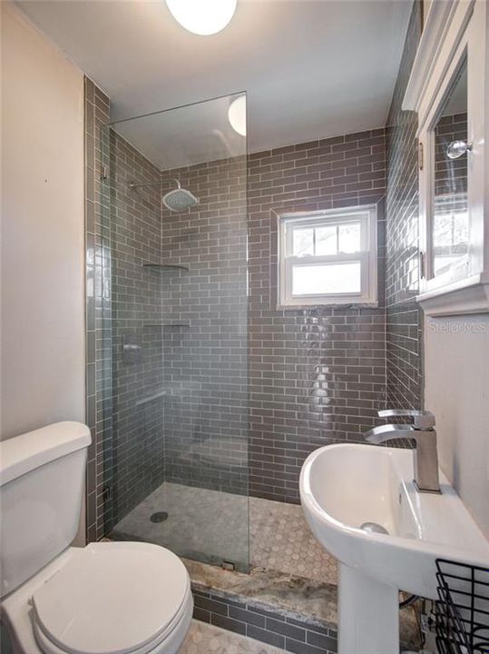 最近售出: $850,000 (0 贝兹, 0 浴室, 1958 平方英尺)