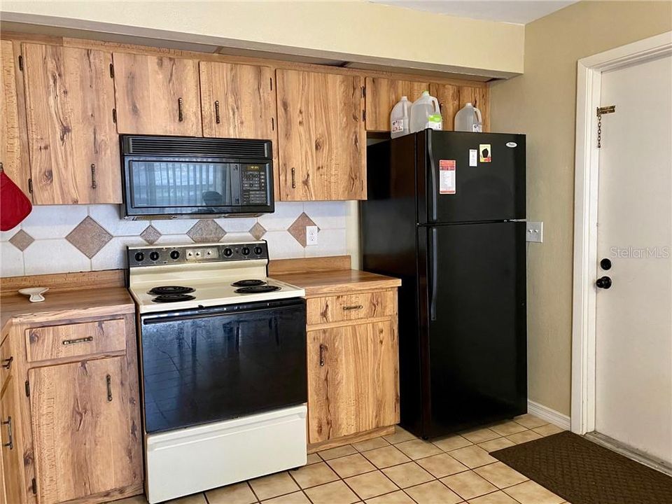 Recently Sold: $105,000 (2 beds, 1 baths, 1061 Square Feet)