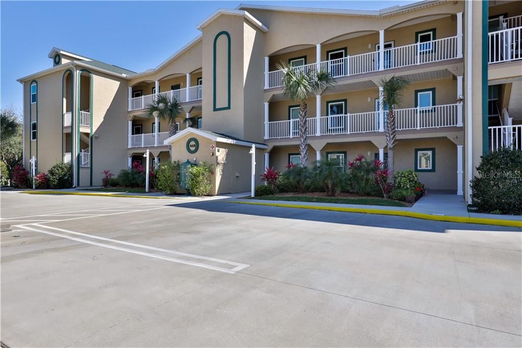 Recently Sold: $303,400 (2 beds, 2 baths, 961 Square Feet)
