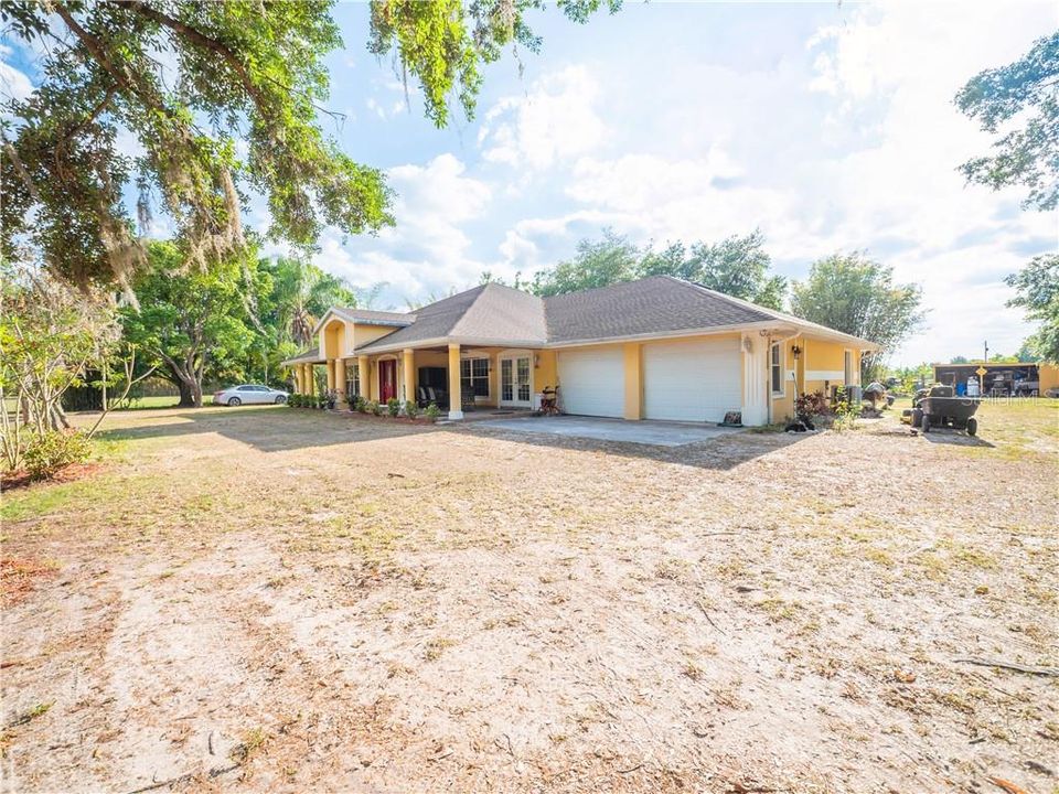 Recently Sold: $425,000 (4 beds, 3 baths, 2324 Square Feet)