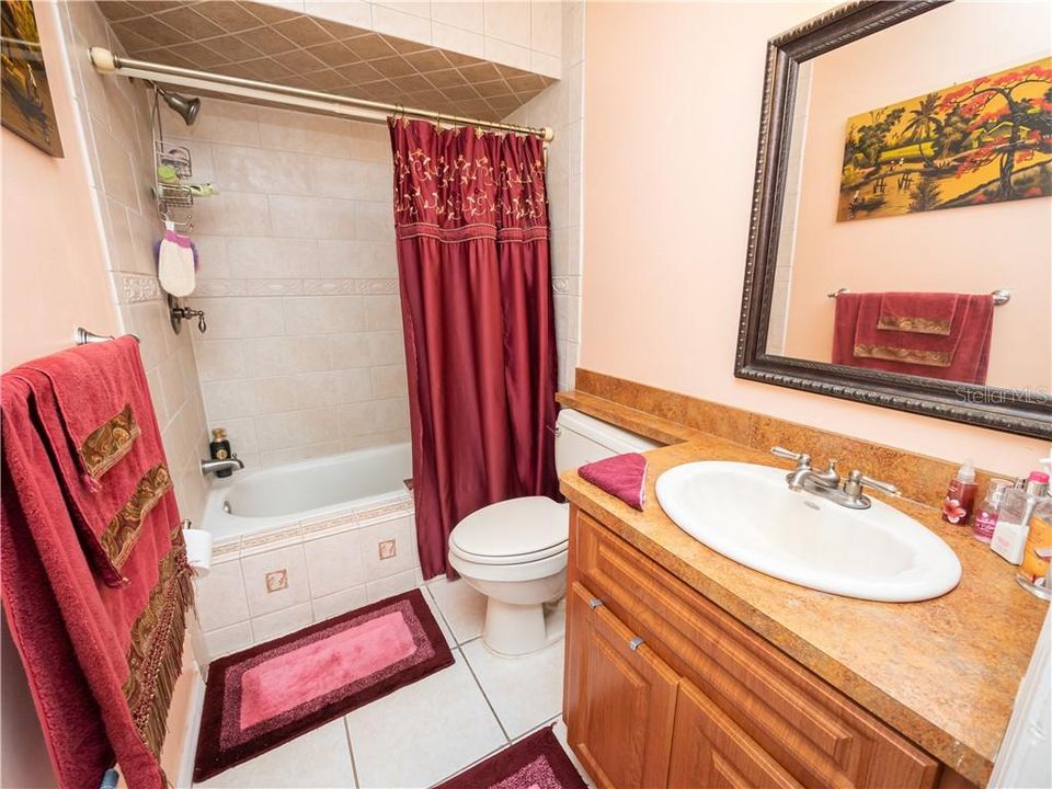 最近售出: $425,000 (4 贝兹, 3 浴室, 2324 平方英尺)