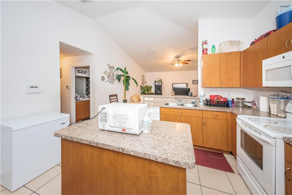 Recently Sold: $215,000 (3 beds, 2 baths, 1290 Square Feet)