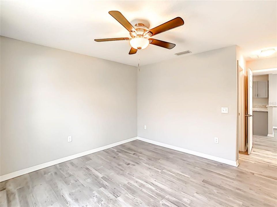 Recently Sold: $200,000 (3 beds, 2 baths, 1301 Square Feet)