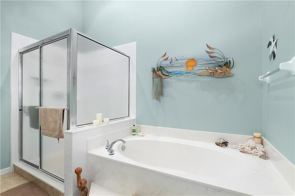 最近售出: $249,900 (3 贝兹, 2 浴室, 1948 平方英尺)