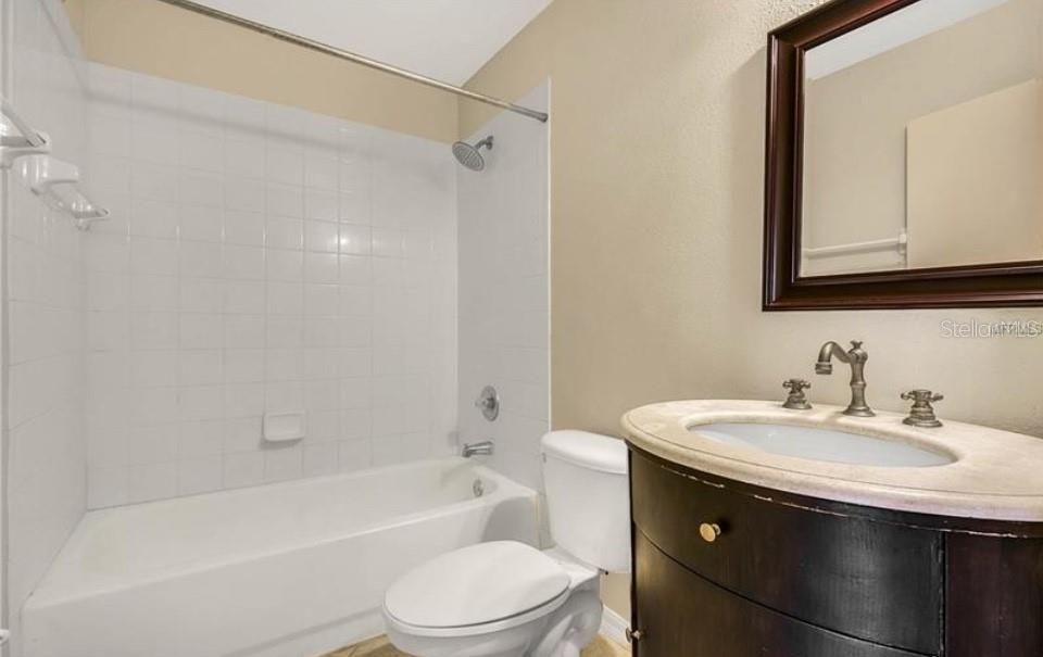 最近租的: $900 (1 贝兹, 1 浴室, 650 平方英尺)