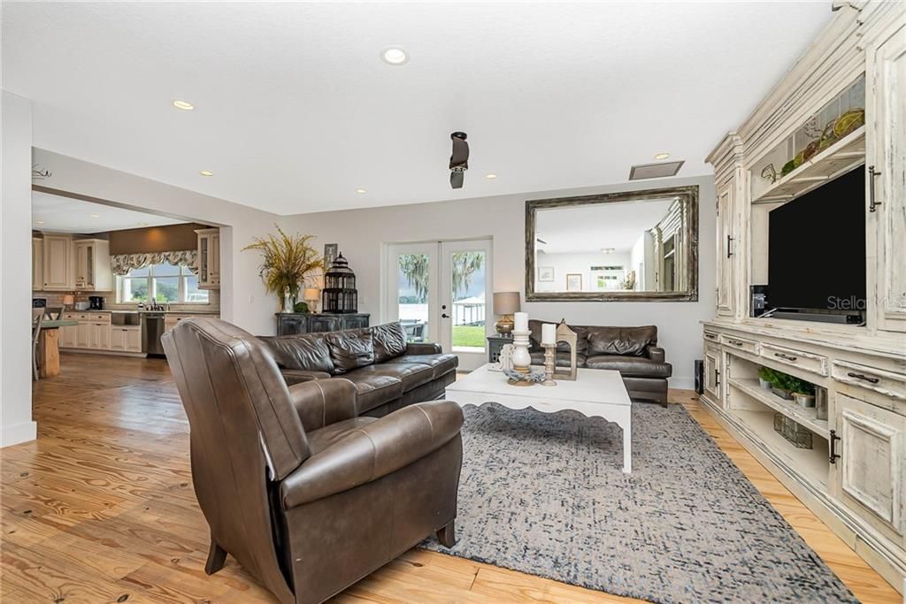 Recently Sold: $945,000 (3 beds, 3 baths, 2618 Square Feet)