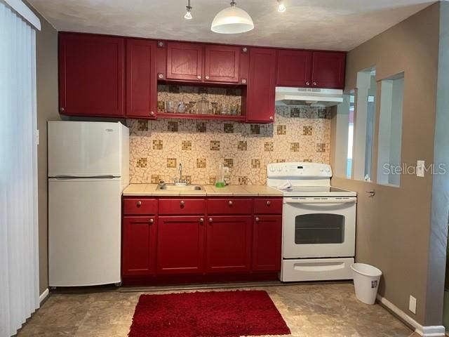 Recently Sold: $159,900 (2 beds, 1 baths, 752 Square Feet)