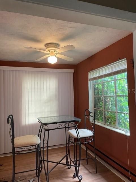 Recently Sold: $159,900 (2 beds, 1 baths, 752 Square Feet)