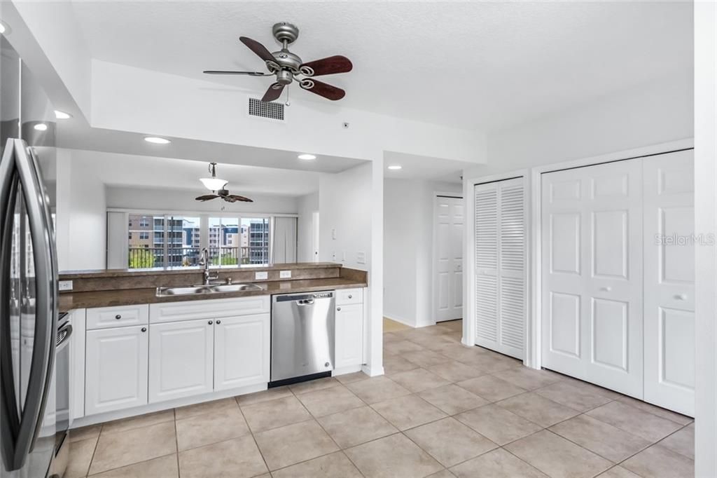Recently Sold: $255,000 (2 beds, 2 baths, 1324 Square Feet)