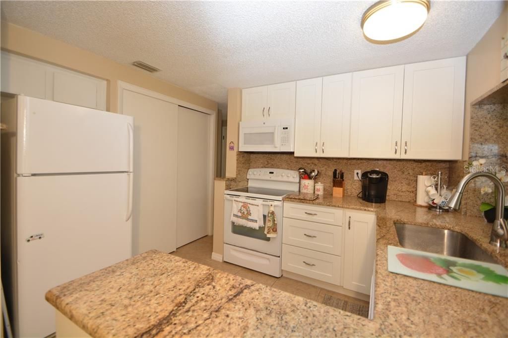 Recently Sold: $175,000 (2 beds, 2 baths, 988 Square Feet)