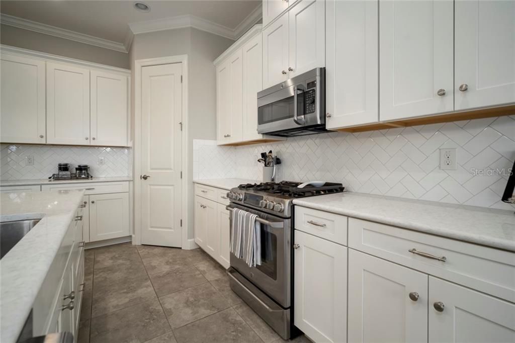 Recently Sold: $450,000 (3 beds, 2 baths, 2101 Square Feet)