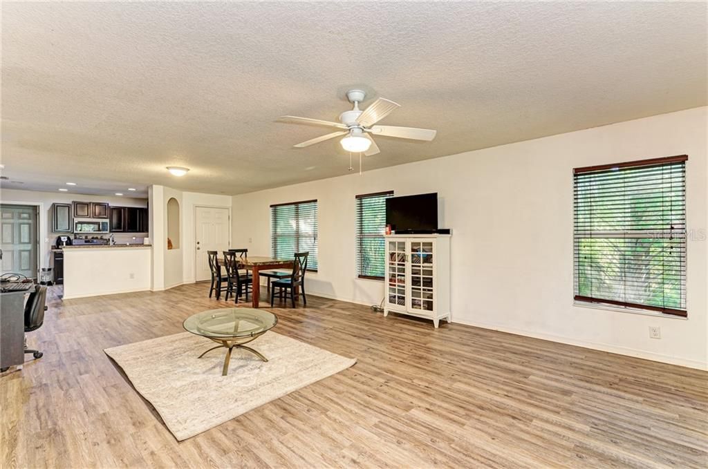 Recently Sold: $295,000 (3 beds, 2 baths, 1449 Square Feet)