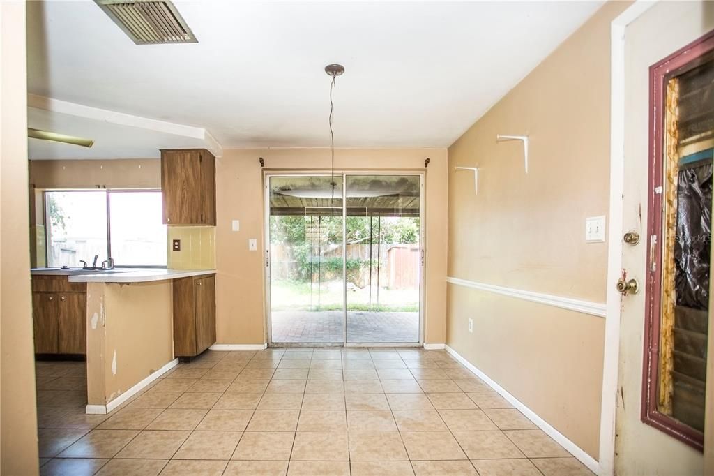 Recently Sold: $114,900 (2 beds, 1 baths, 872 Square Feet)