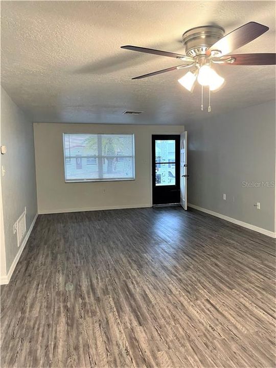 Recently Sold: $209,500 (3 beds, 2 baths, 1158 Square Feet)