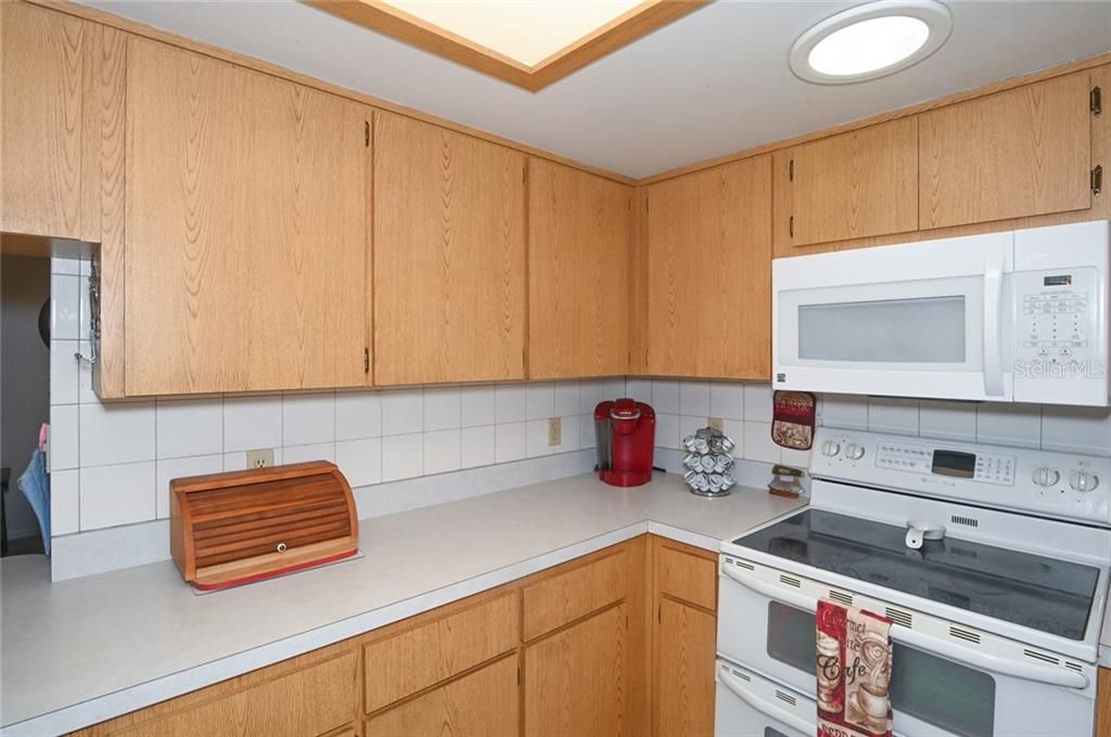 Vendido Recientemente: $249,900 (3 camas, 2 baños, 1556 Pies cuadrados)