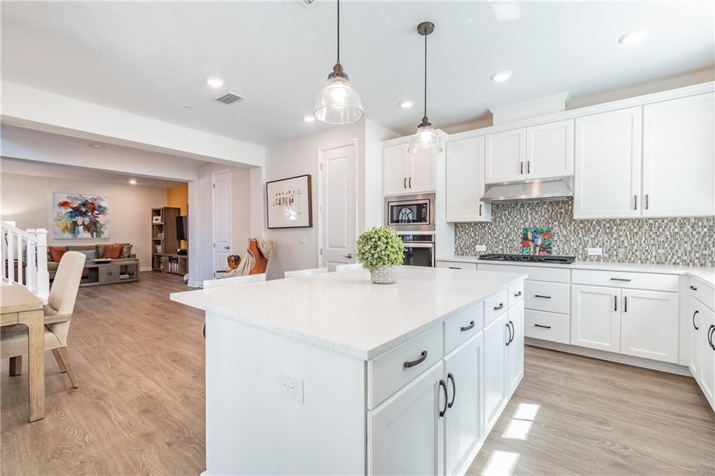 Recently Sold: $715,000 (4 beds, 3 baths, 2444 Square Feet)