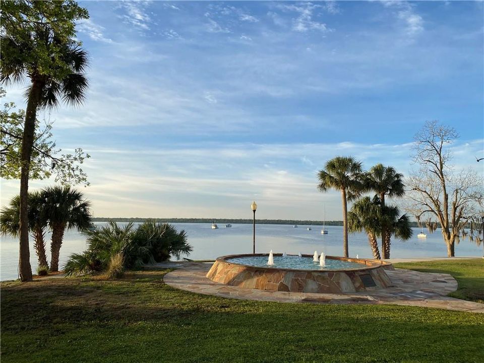 Saint Johns River Front - 15min away from the lot