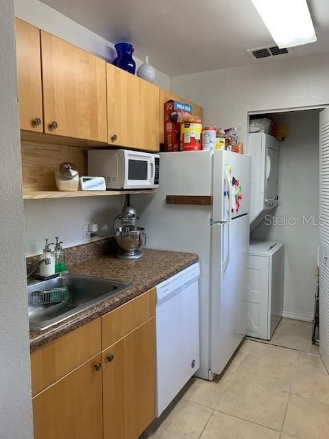 Recently Sold: $105,000 (2 beds, 2 baths, 973 Square Feet)