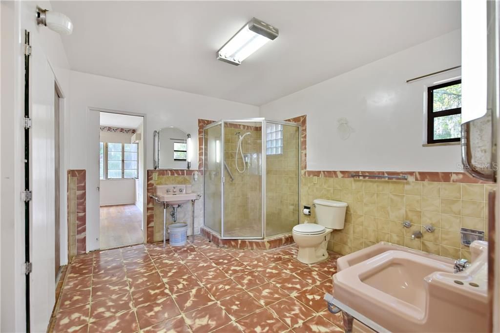 Недавно продано: $674,900 (4 спален, 3 ванн, 3713 Квадратных фут)