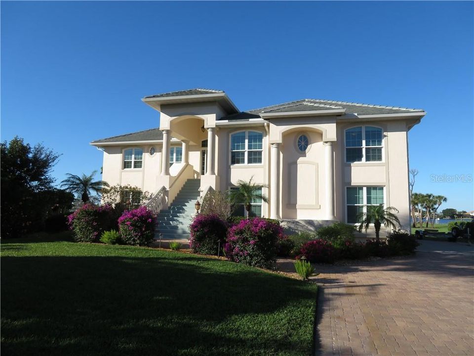 Recently Sold: $1,350,000 (3 beds, 2 baths, 2980 Square Feet)