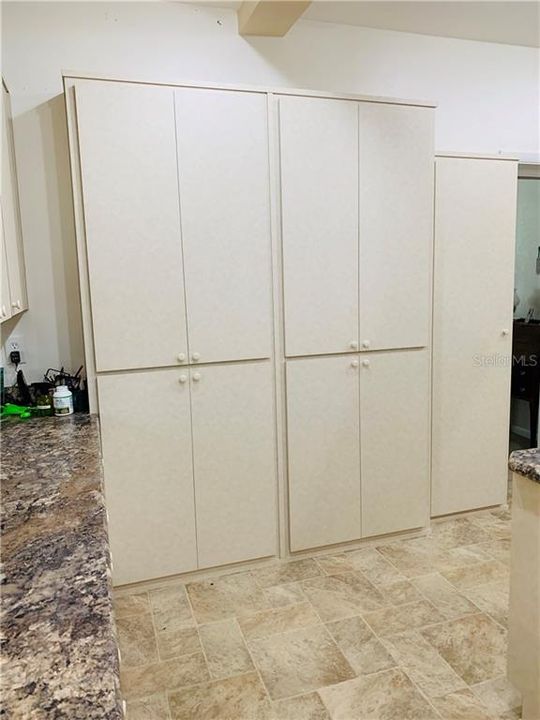 Vendido Recientemente: $245,500 (3 camas, 2 baños, 2565 Pies cuadrados)