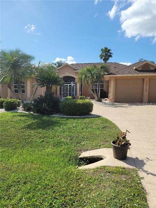 Recently Sold: $390,000 (3 beds, 3 baths, 2454 Square Feet)