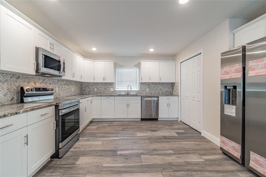 Recently Sold: $385,000 (3 beds, 2 baths, 1615 Square Feet)