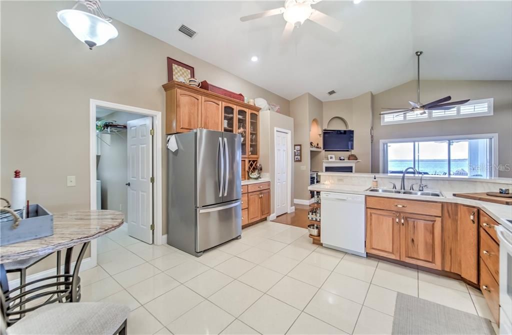 Recently Sold: $625,000 (3 beds, 2 baths, 1784 Square Feet)