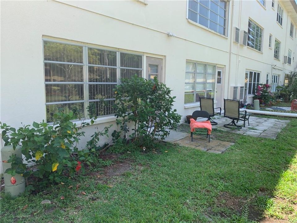 Recently Sold: $82,000 (1 beds, 1 baths, 835 Square Feet)