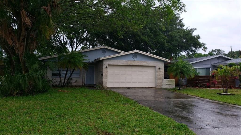 Recently Sold: $195,000 (3 beds, 2 baths, 1091 Square Feet)