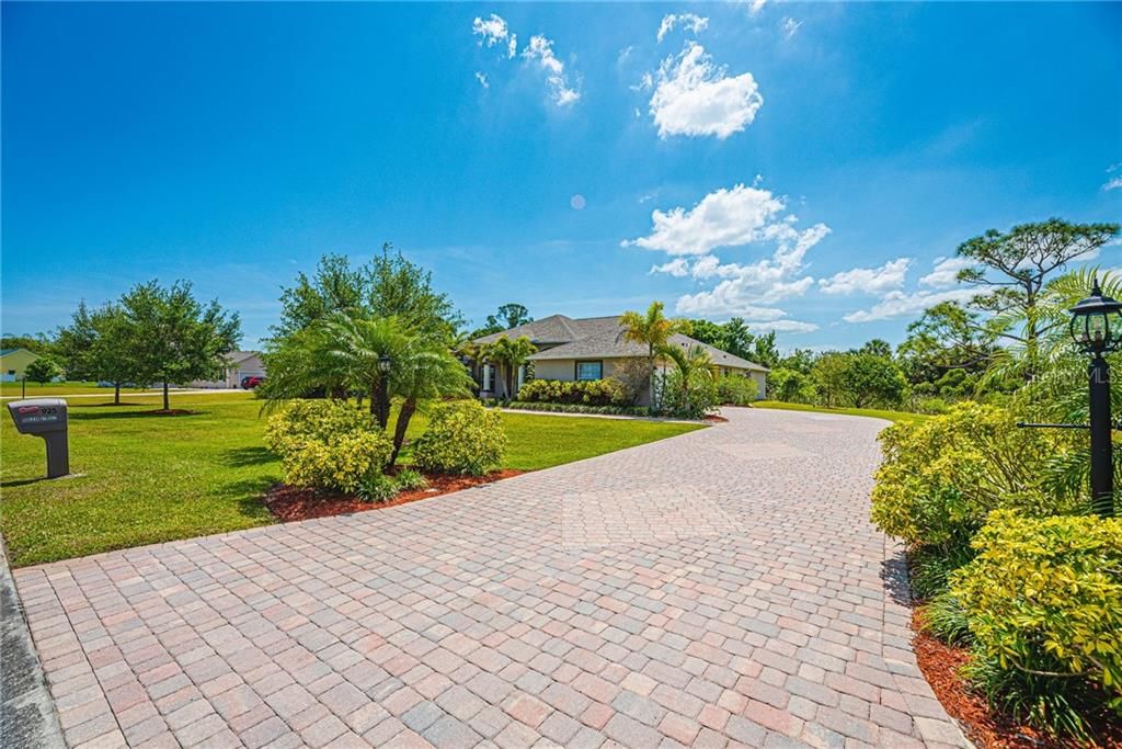 Recently Sold: $675,000 (4 beds, 3 baths, 2981 Square Feet)