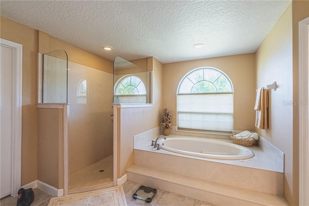 Недавно продано: $675,000 (4 спален, 3 ванн, 2981 Квадратных фут)