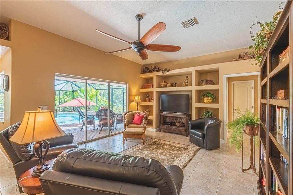 Recently Sold: $675,000 (4 beds, 3 baths, 2981 Square Feet)