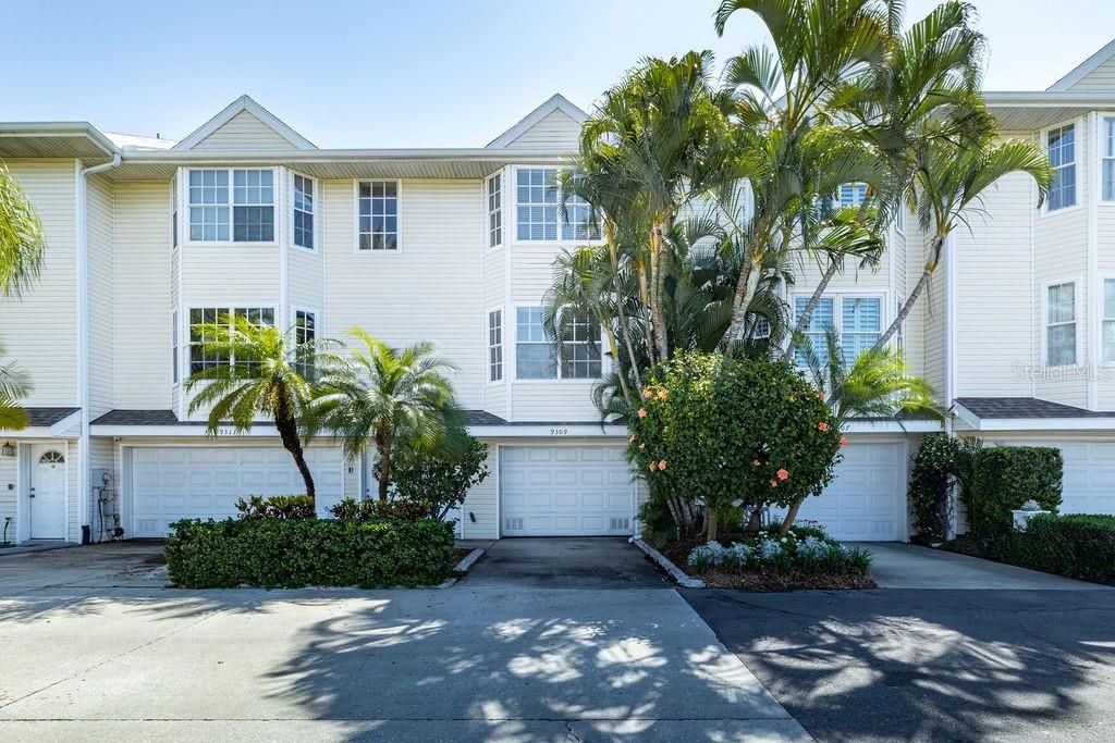 Recently Sold: $729,000 (3 beds, 3 baths, 2050 Square Feet)